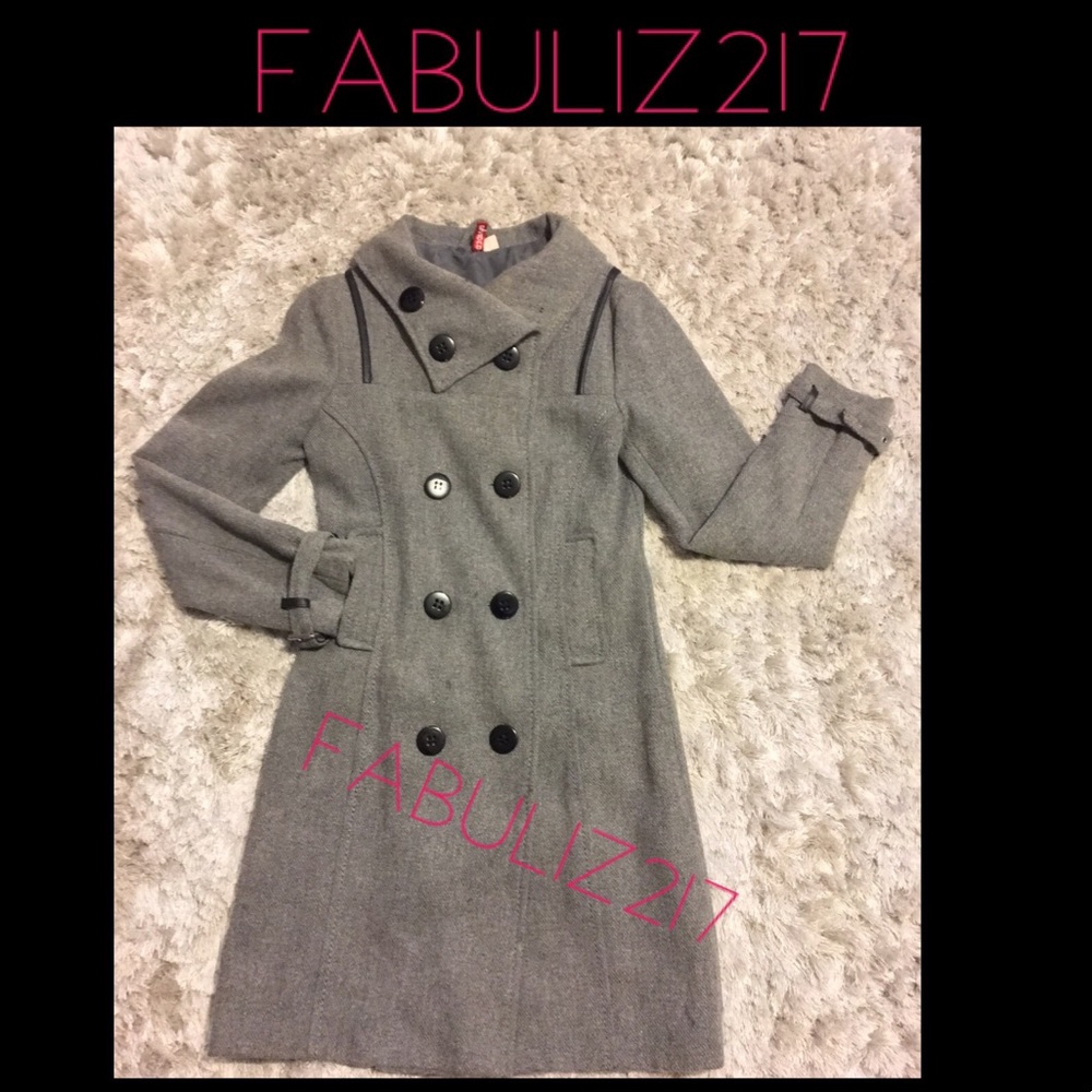 Gray wool pea coat 🧥 with faux leather detailing